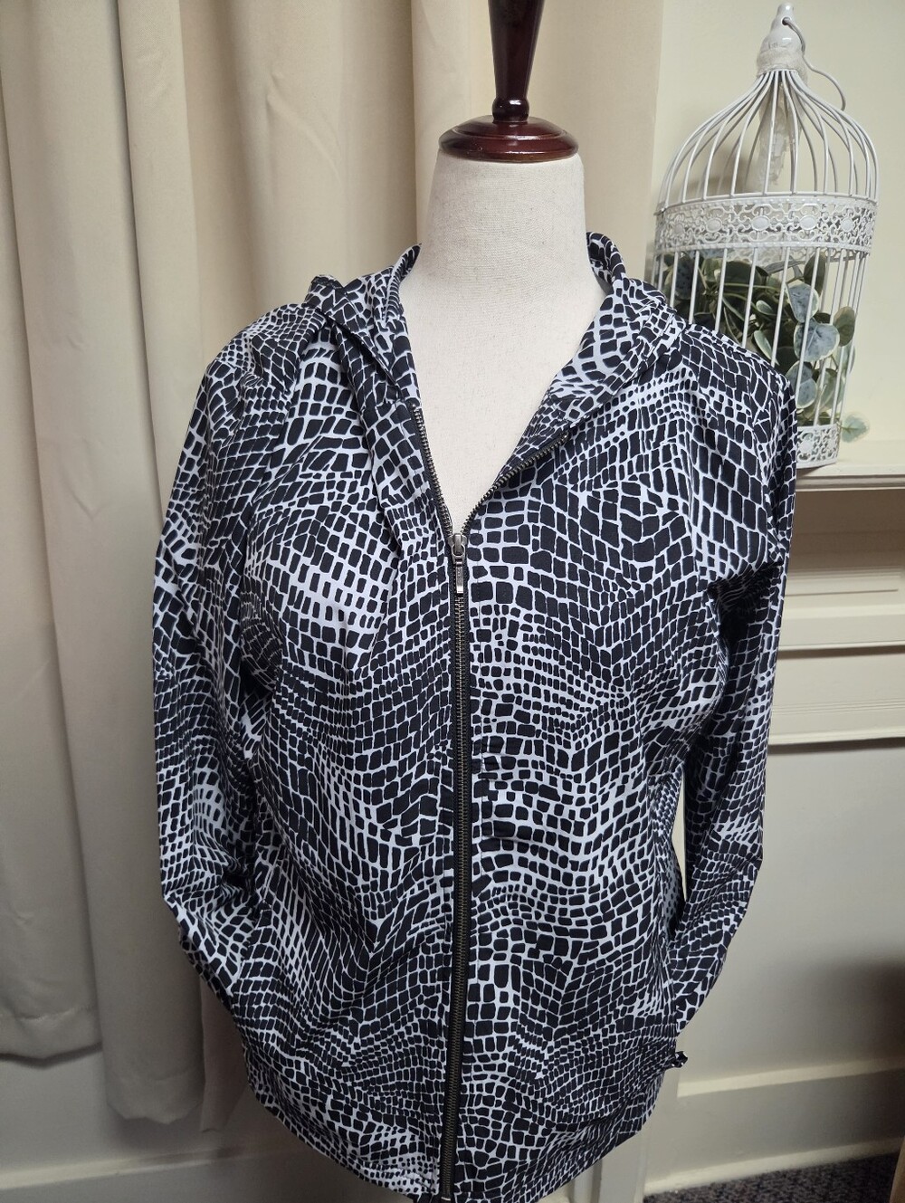 Chico's Black & White Patterned Zip-Front Hooded Jacket Size 3/XL
